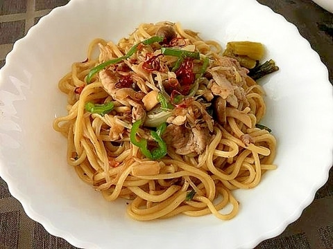 具だくさん！屋台風の博多焼きラーメン